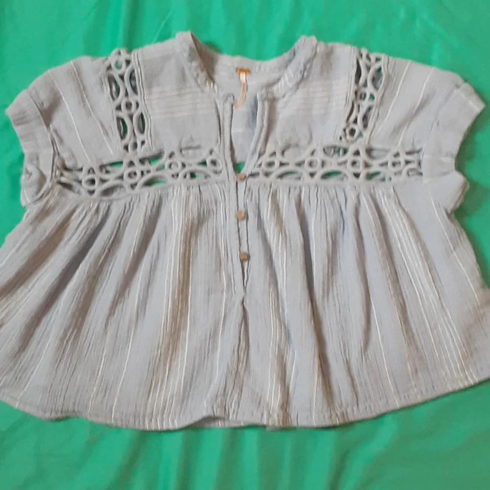 FREE PEOPLE BLUE AND WHITE CROPPED TOP, SIZE XS